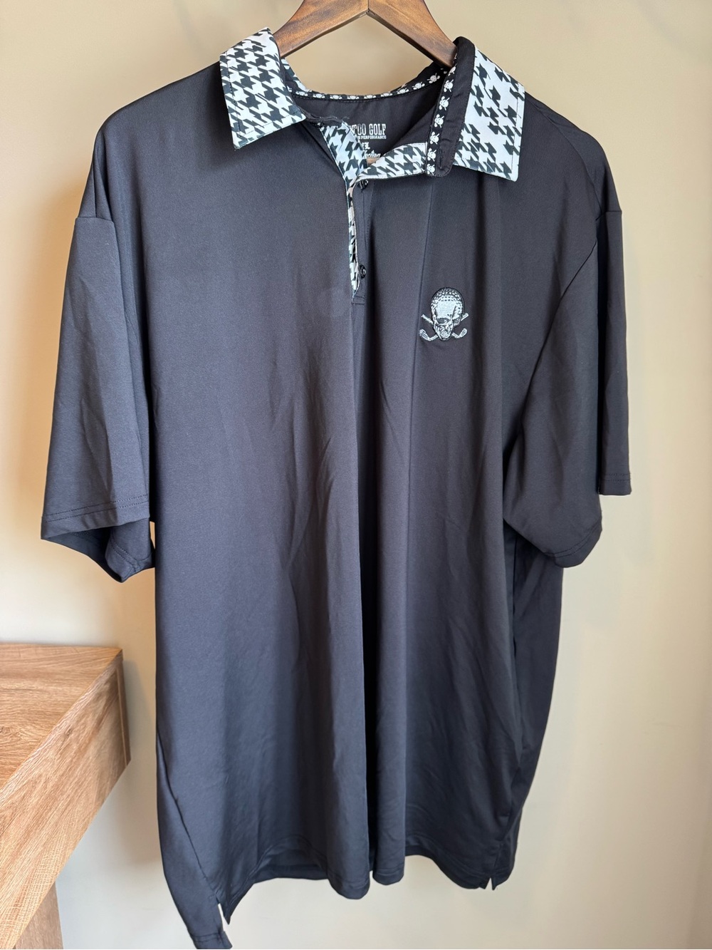 Tattoo Golf Performance Polo Shirt Men’s 2XL White & Black Skull Golf Shirt